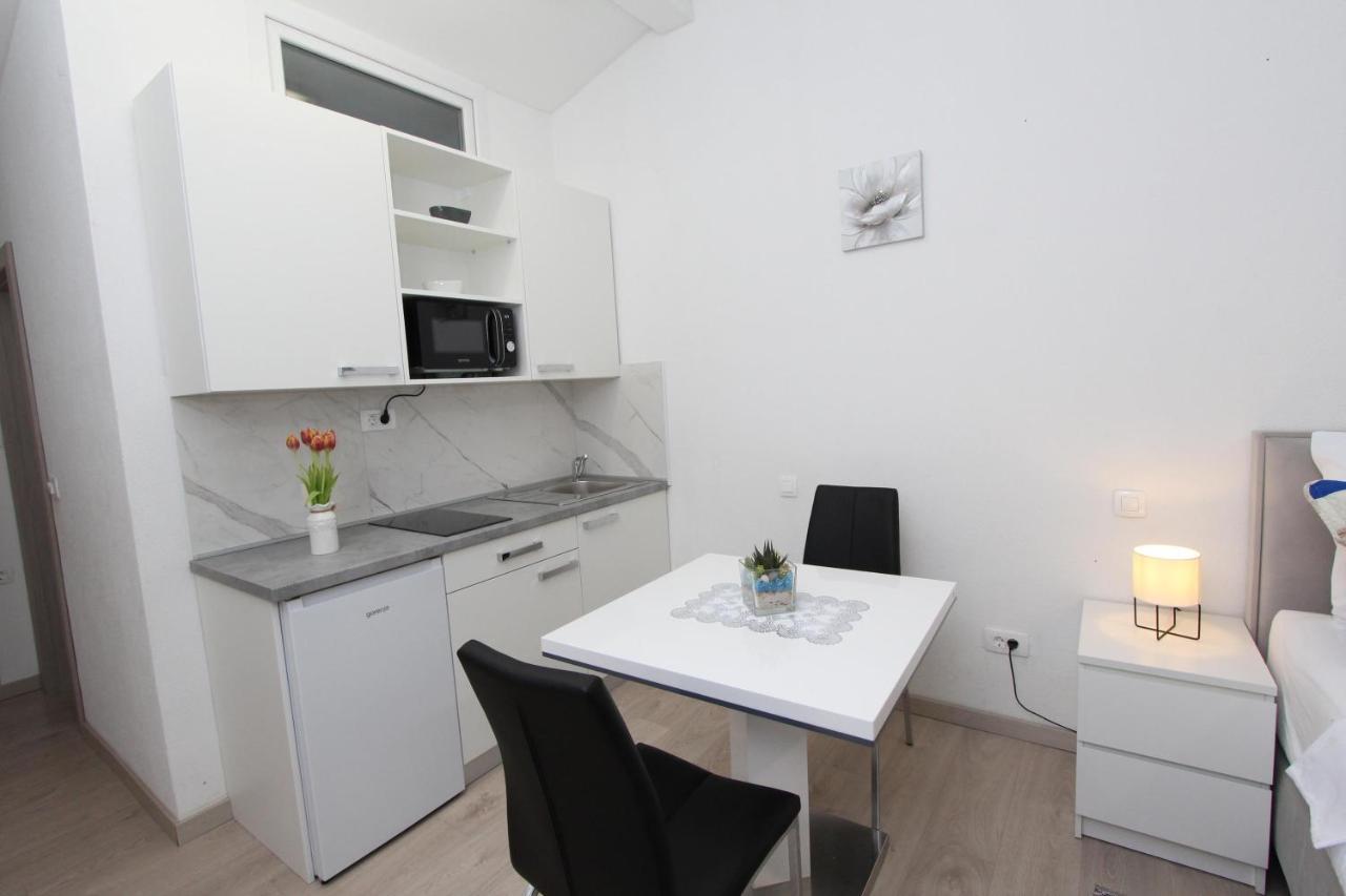 Studio Sunny Ровінь Екстер'єр фото